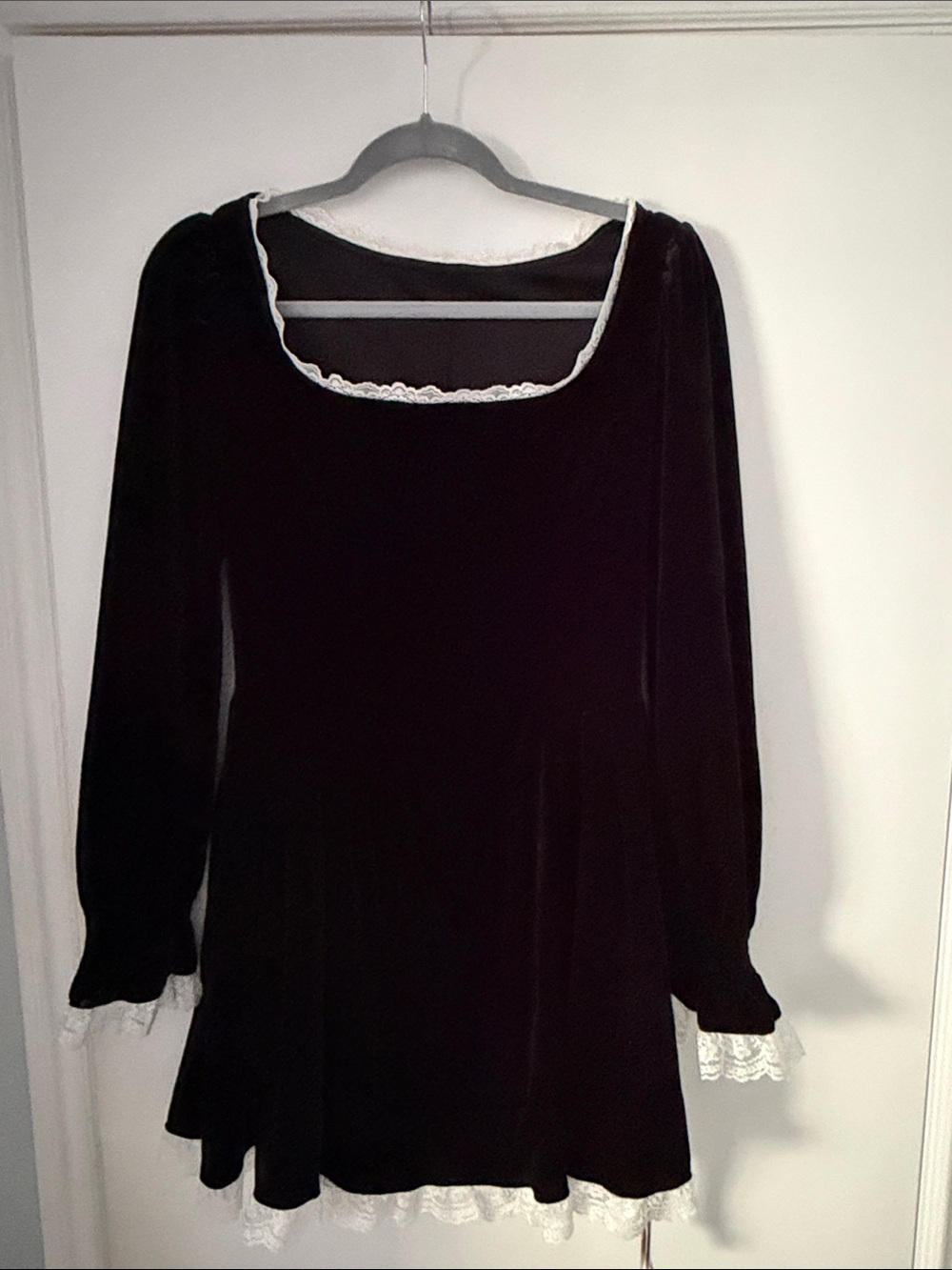 Cider Black Velvet Long-Sleeve Dress with White Lace Trim